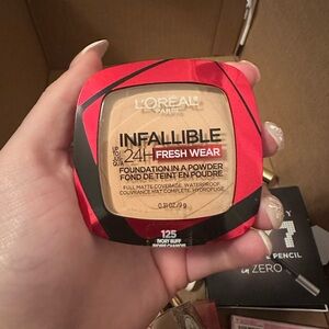 L’Oreal Infalliable Foundation In a Powder- 125 Ivory Buff